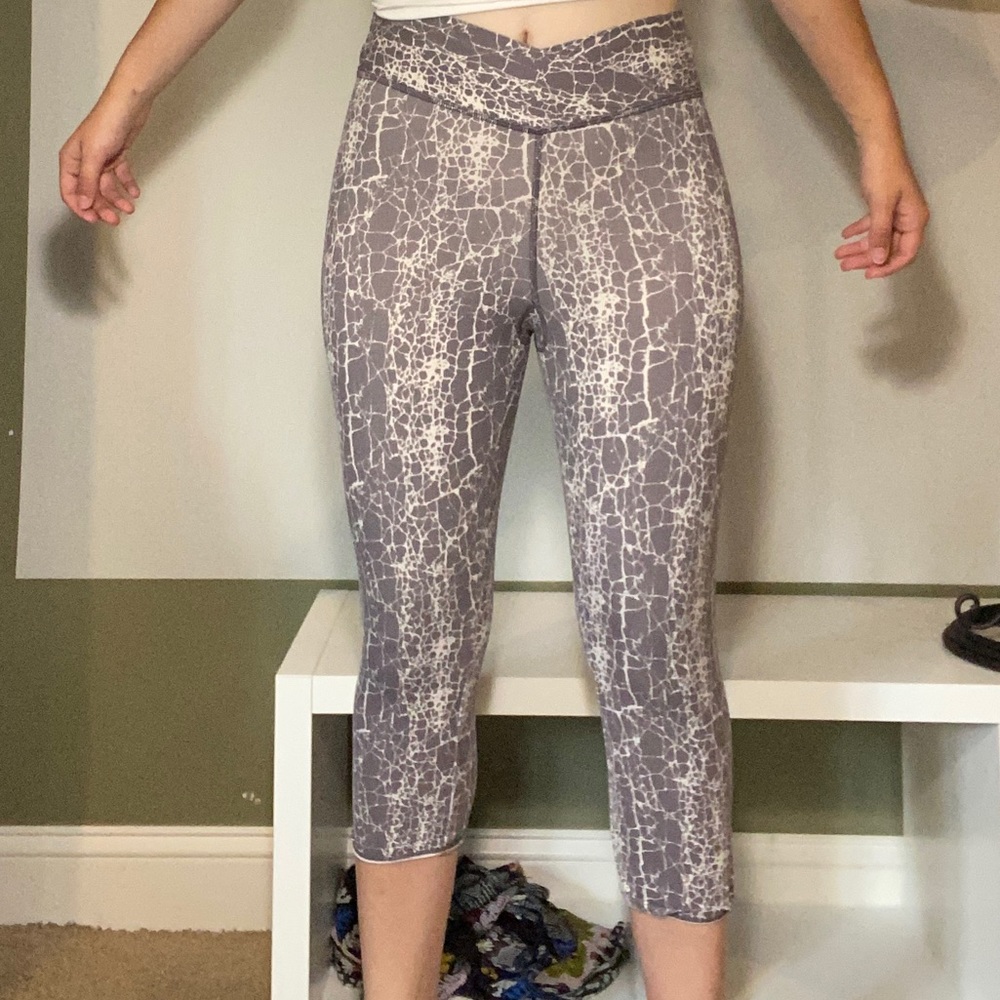 Grey Design Crop Leggings